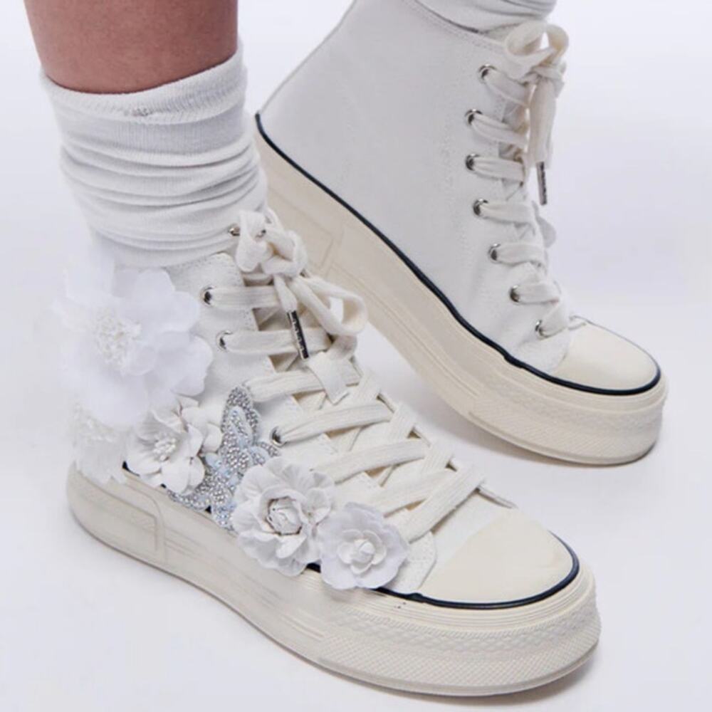 AZALEA WANG Penny Lane Flower Embellished platform canvas Sneaker White size 6